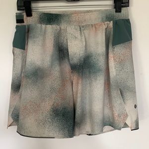 Surge lined Lululemon 6” shorted-Med